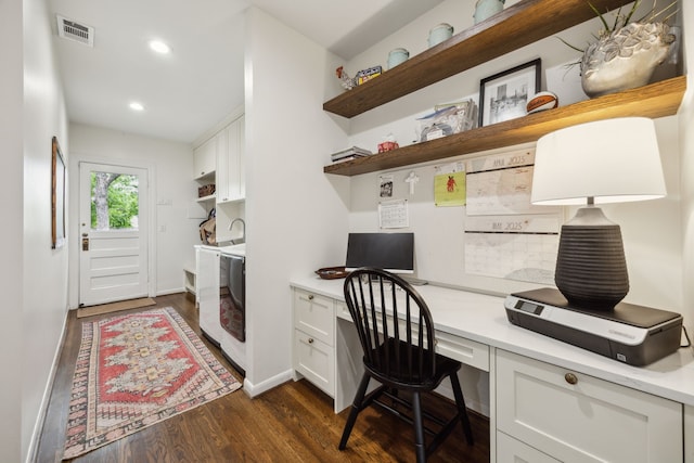 office with visible vents, dark wood-style flooring, built in study area, baseboards, and recessed lighting