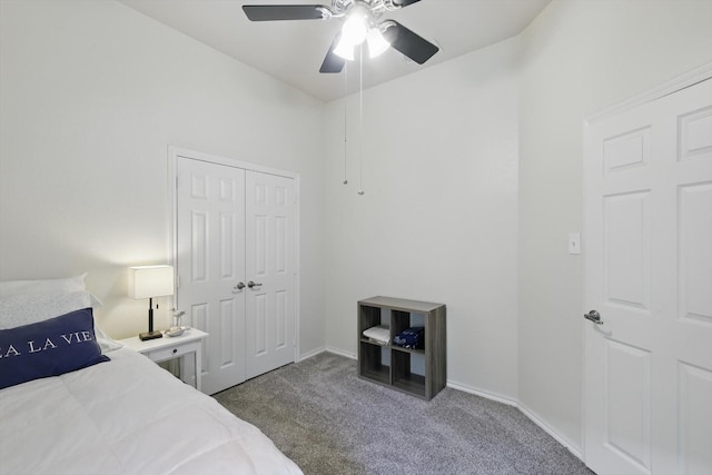 carpeted bedroom featuring a ceiling fan, baseboards, and a closet