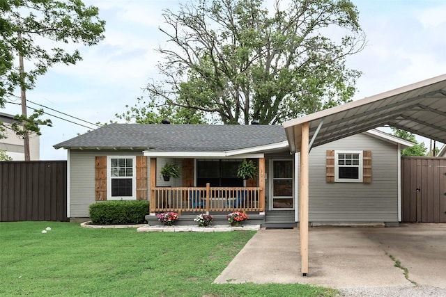 ranch-style home with fence, a porch, roof with shingles, and a front yard