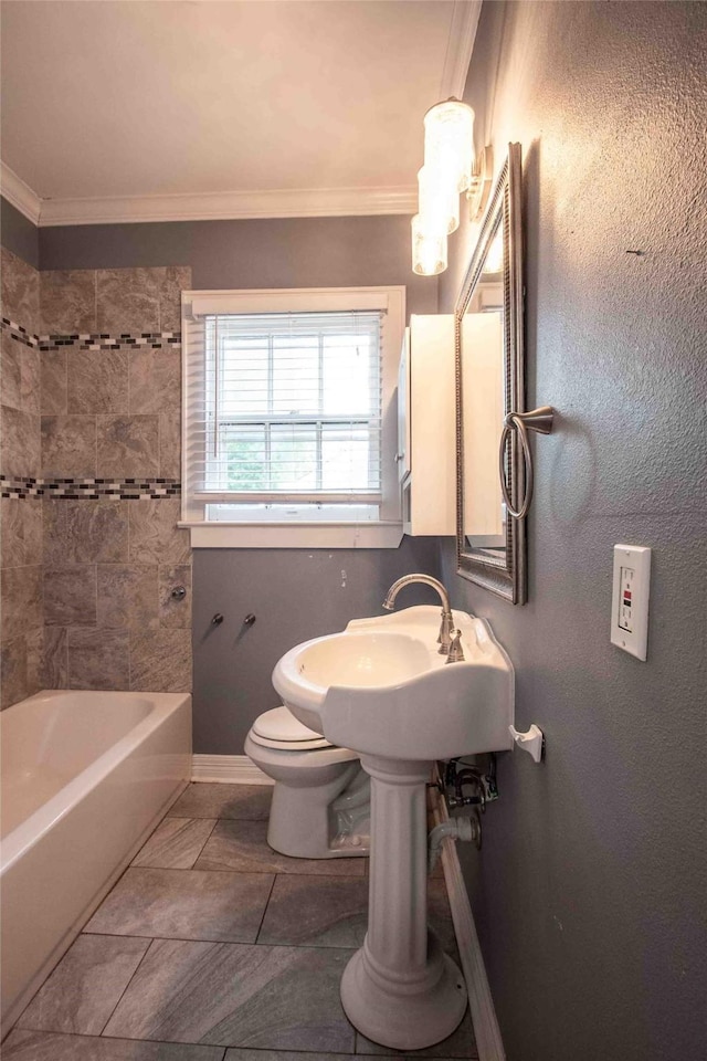 bathroom featuring crown molding, a sink, baseboards, and toilet