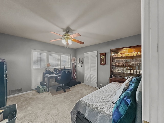 carpeted bedroom featuring visible vents, a ceiling fan, baseboards, and a closet