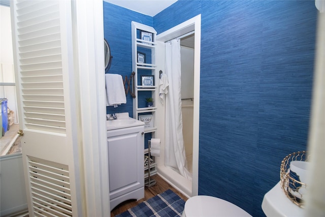 full bath with vanity, toilet, curtained shower, and wood finished floors