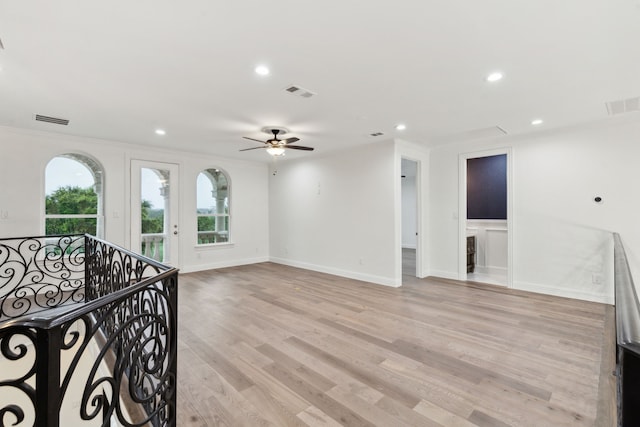 living area with a ceiling fan, visible vents, and recessed lighting