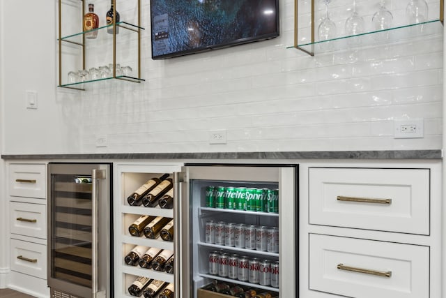 5309 Settlement Way, Mckinney, TX 75070 - indoor dry bar featuring beverage cooler