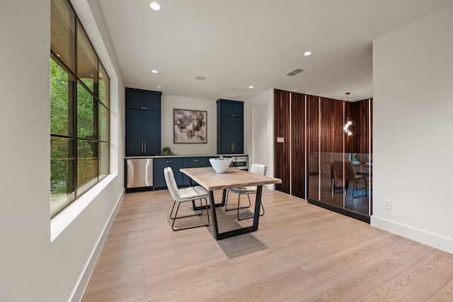 dining room with light wood-style floors, baseboards, recessed lighting, and visible vents