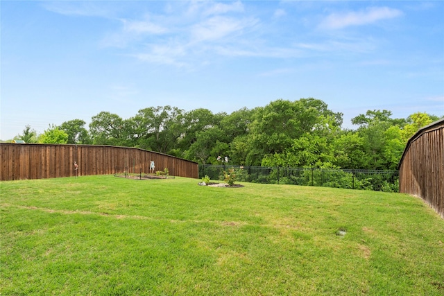 view of yard featuring a fenced backyard