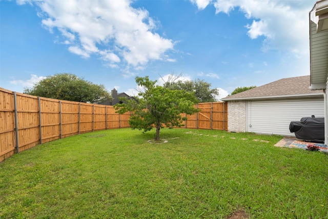 view of yard featuring a fenced backyard