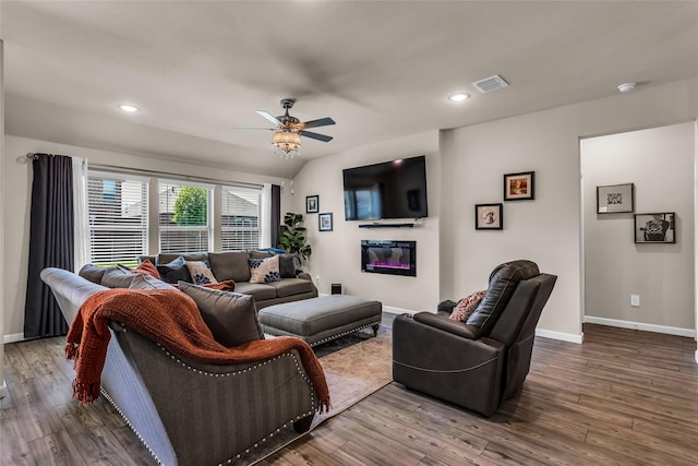 621 Hazeltine Rd, Red Oak, TX 75154 - living area with ceiling fan, wood finished floors, baseboards, and recessed lighting