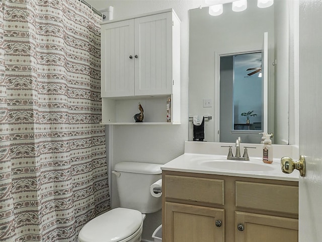 full bath with toilet, a shower with curtain, and vanity