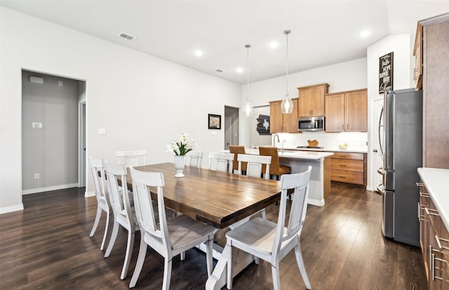 dining space featuring recessed lighting, baseboards, dark wood-style flooring, and visible vents