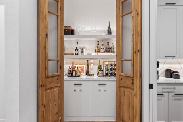 bar featuring bar area
