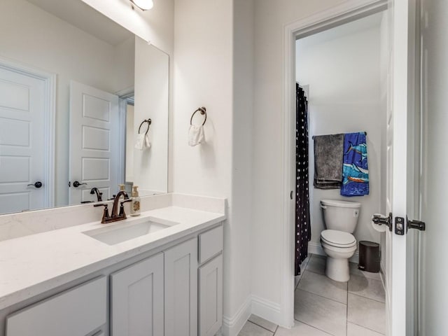full bathroom featuring tile patterned flooring, vanity, toilet, baseboards, and a shower with curtain