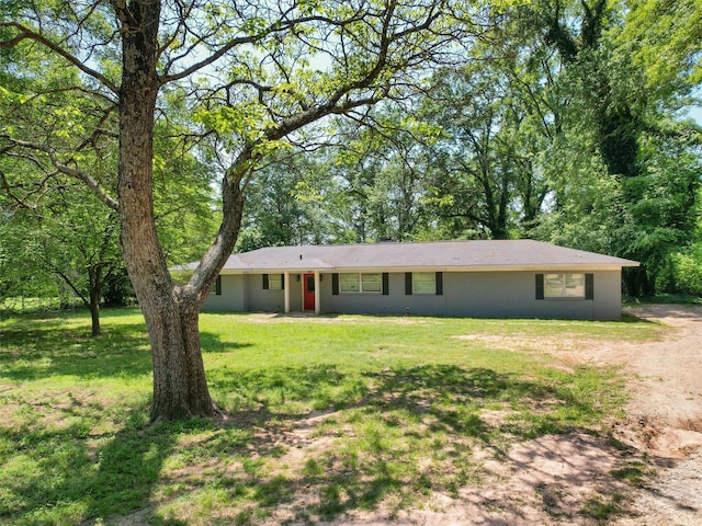 single story home featuring a front yard
