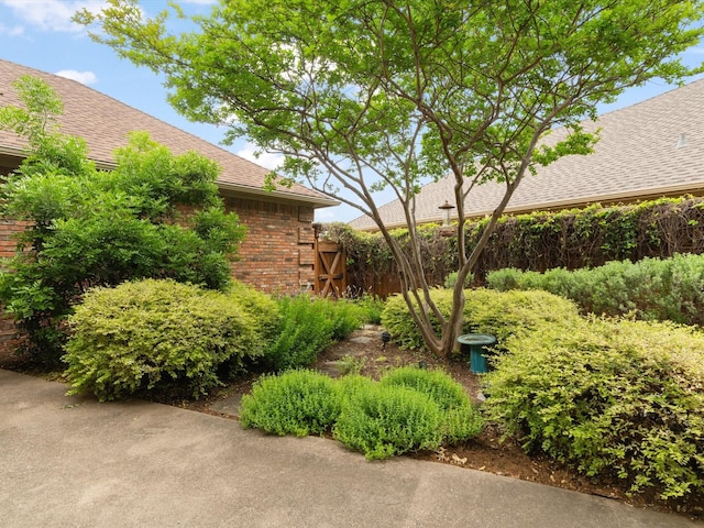 6916 April Way Cir, Plano, TX 75023 - view of yard featuring fence