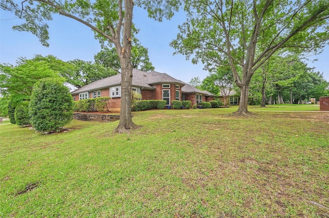 818 Red Oak Dr, Mansfield, TX 76063 - view of grassy yard