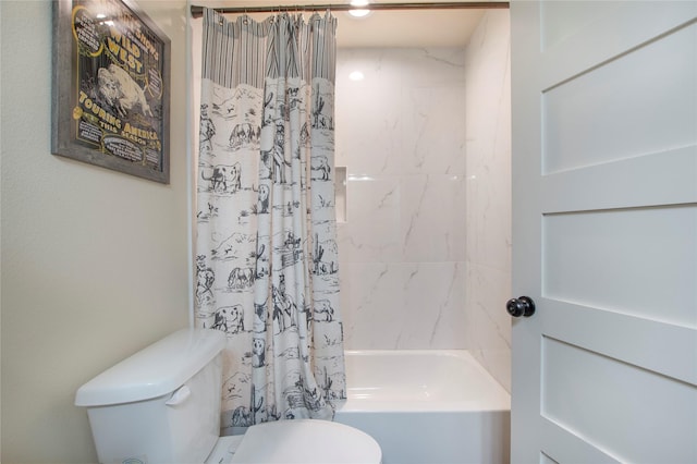full bathroom featuring toilet and shower / tub combo with curtain