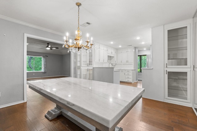 dining space featuring visible vents, baseboards, dark wood-type flooring, and ceiling fan with notable chandelier