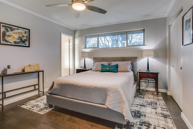 bedroom featuring crown molding, a ceiling fan, baseboards, and wood finished floors