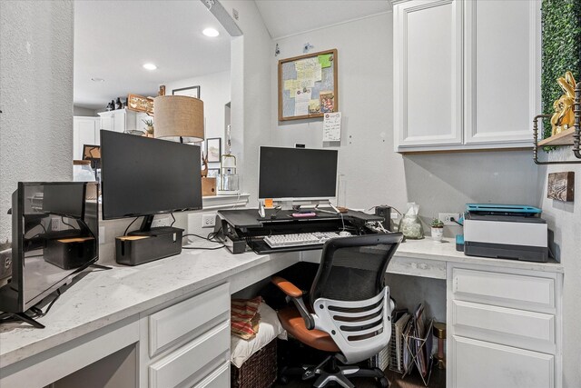 office space featuring a textured wall and recessed lighting