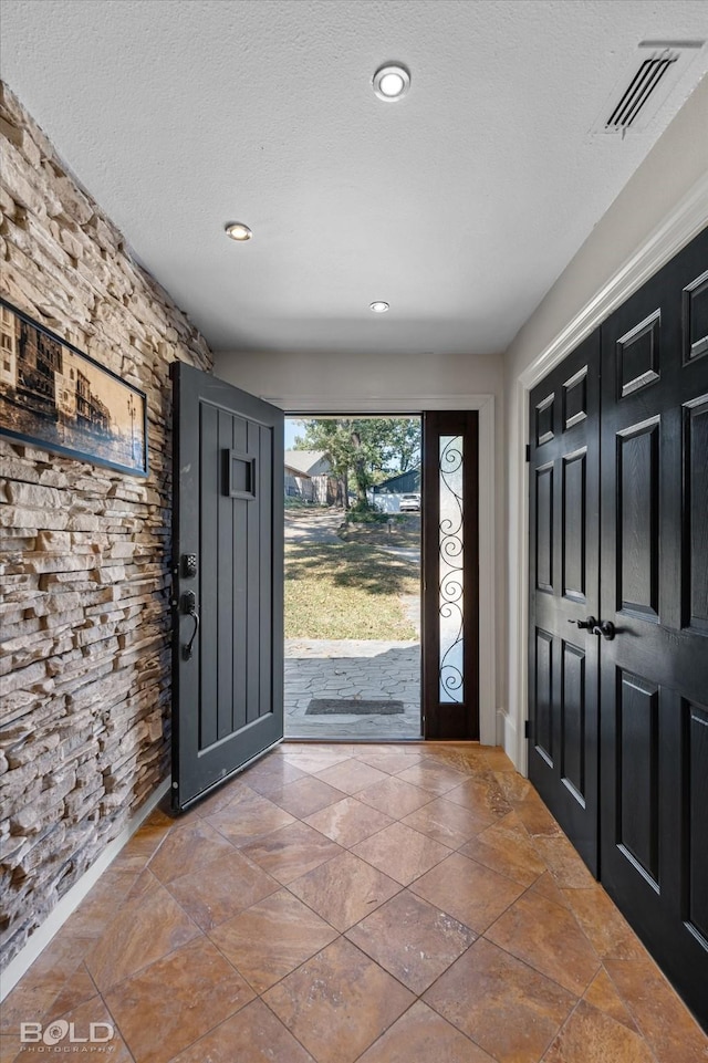 entrance foyer featuring visible vents and recessed lighting