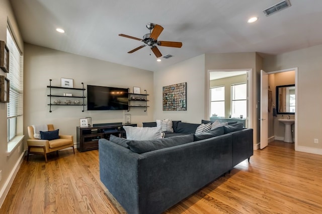 living room featuring visible vents, light wood-style floors, baseboards, recessed lighting, and a ceiling fan