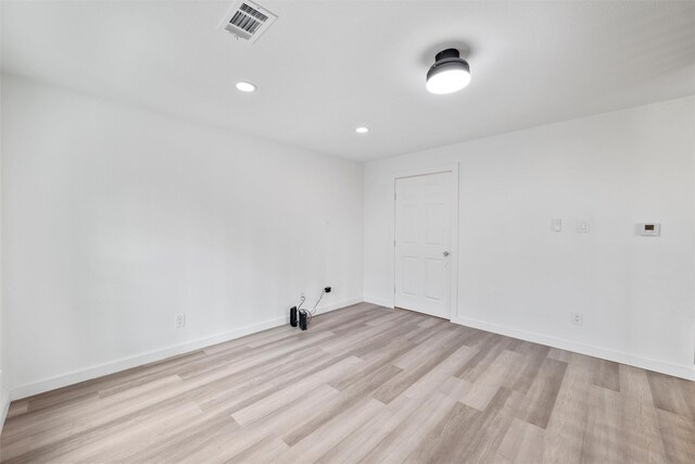 unfurnished room featuring recessed lighting, baseboards, visible vents, and light wood-style flooring