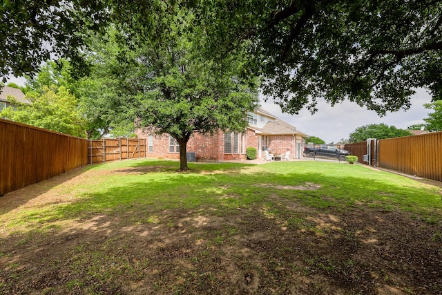 view of yard featuring a fenced backyard