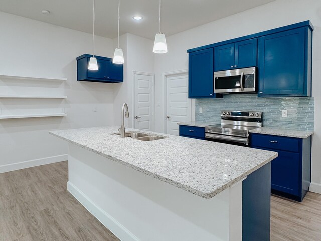 kitchen with blue cabinets, a sink, baseboards, light wood-style floors, and stainless steel appliances
