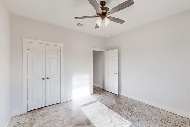 unfurnished bedroom featuring a ceiling fan, baseboards, visible vents, and a closet