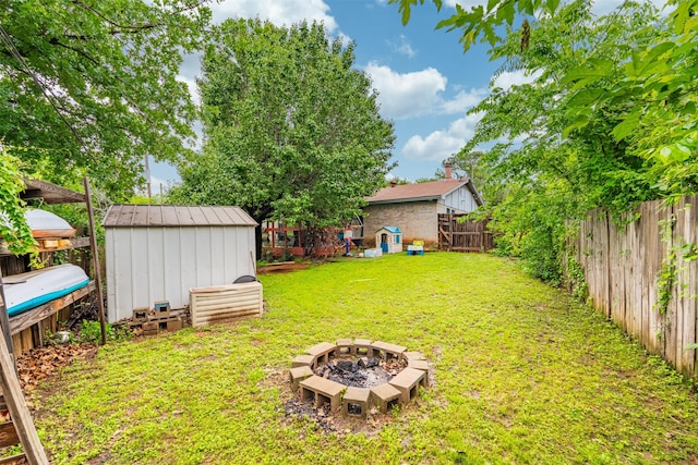 4212 Selina Ct, Arlington, TX 76016 - full bath featuring a stall shower, toilet, and vanity