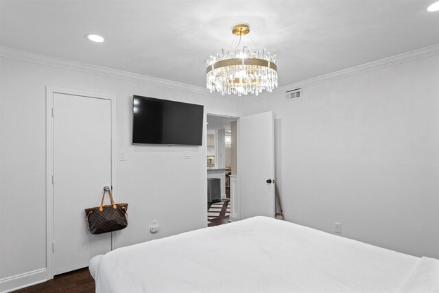 bedroom featuring crown molding, a notable chandelier, recessed lighting, visible vents, and dark wood-style floors