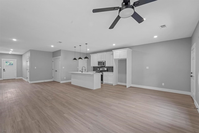 unfurnished living room with recessed lighting, baseboards, visible vents, and a ceiling fan