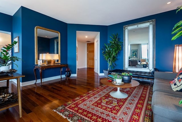 living room featuring baseboards, recessed lighting, and hardwood / wood-style floors