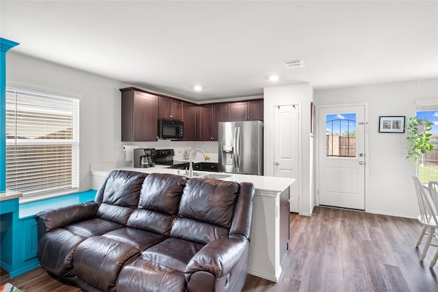 living area with visible vents, recessed lighting, and light wood-type flooring