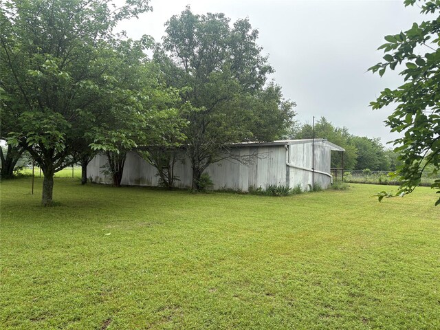 view of yard with a pole building and an outbuilding