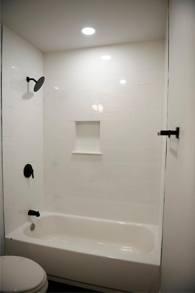148 E Marguerita Dr, Garland, TX 75040 - bathroom featuring a tile shower and toilet