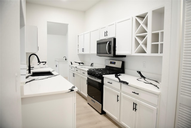 148 E Marguerita Dr, Garland, TX 75040 - dining space featuring baseboards, light wood-type flooring, ceiling fan, vaulted ceiling, and recessed lighting
