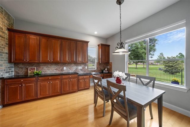 kitchen with recessed lighting, decorative light fixtures, baseboards, light wood-type flooring, and tasteful backsplash