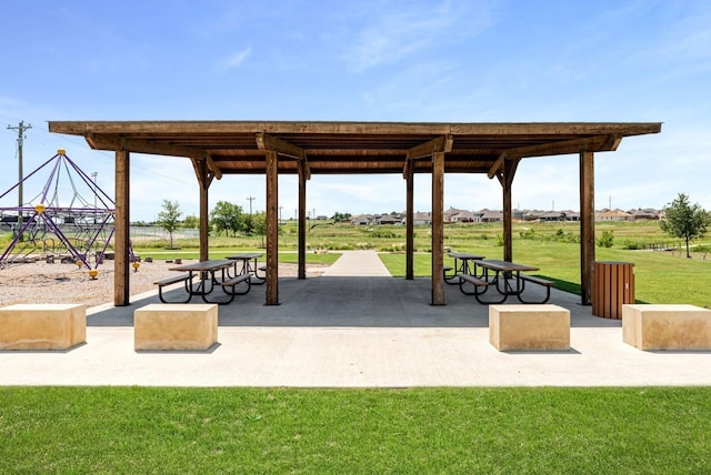view of home's community featuring a lawn