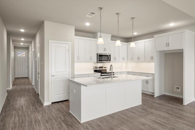 343 Preston Rd, Mabank, TX 75147 - kitchen with visible vents, baseboards, a sink, dark wood finished floors, and stainless steel appliances