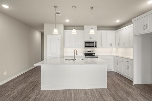 343 Preston Rd, Mabank, TX 75147 - kitchen featuring a sink, appliances with stainless steel finishes, dark wood finished floors, and white cabinetry