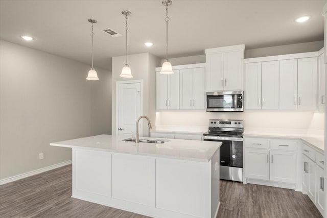 343 Preston Rd, Mabank, TX 75147 - kitchen featuring a sink, appliances with stainless steel finishes, a center island with sink, and dark wood-type flooring