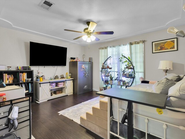 bedroom with visible vents, dark wood-style flooring, and ceiling fan