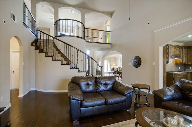 1290 Polo Heights Dr, Frisco, TX 75033 - living area featuring wood finished floors, arched walkways, baseboards, and a high ceiling
