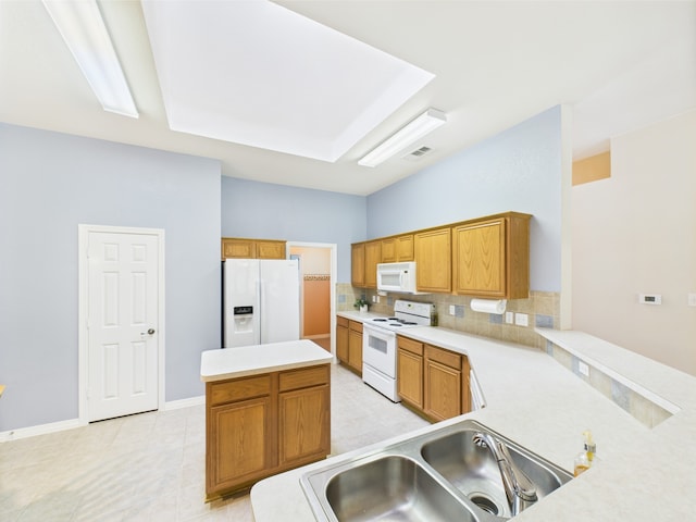 733 Willow Crest Dr, Midlothian, TX 76065 - kitchen featuring white appliances, a sink, backsplash, a center island, and light countertops