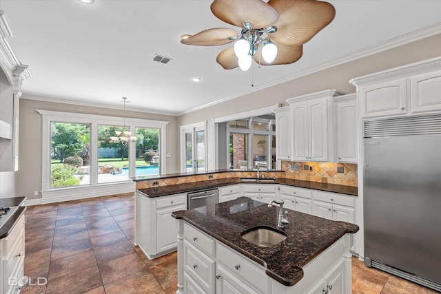 11 Chapel Creek Ln, Shreveport, LA 71106 - kitchen with built in refrigerator, a sink, a peninsula, crown molding, and ceiling fan