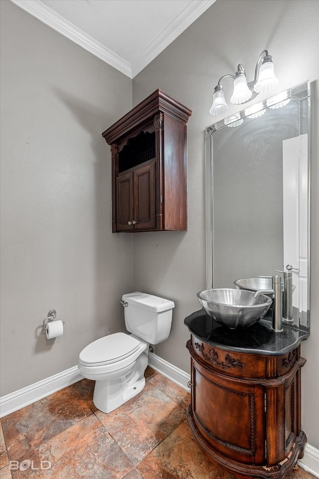 11 Chapel Creek Ln, Shreveport, LA 71106 - bathroom with baseboards, stone tile floors, crown molding, toilet, and vanity
