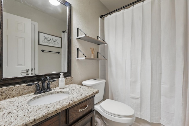 4610 Bluebird Ln, Mansfield, TX 76063 - full bath featuring toilet, vanity, a textured wall, and curtained shower