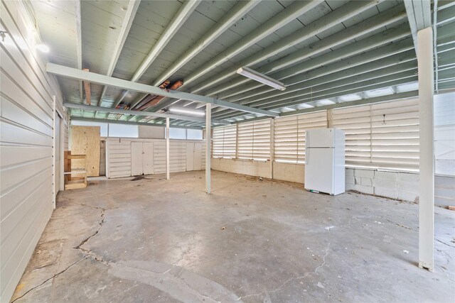 garage featuring freestanding refrigerator