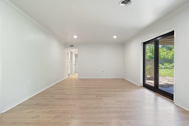 empty room with visible vents, ornamental molding, recessed lighting, and light wood-type flooring